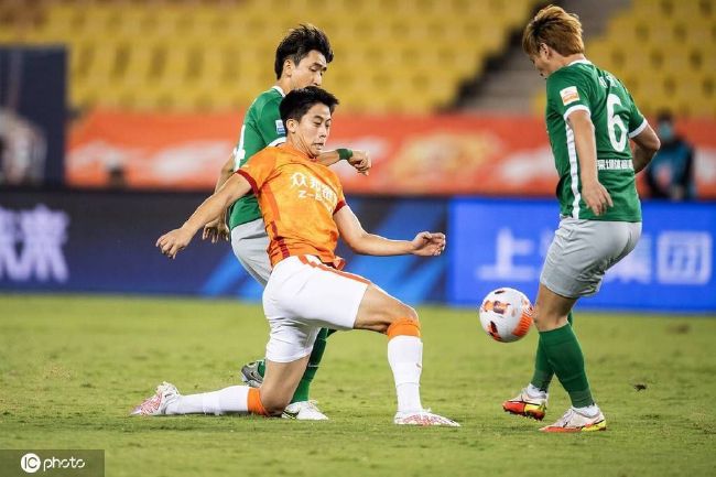 战报天皇杯：川崎前锋8:7柏太阳神，天皇杯夺冠，晋级亚洲精英赛在今天下午结束的一场日本天皇杯决赛中，川崎前锋经过点球鏖战，最终击败柏太阳神，继2020赛季之后再次夺得天皇杯冠军。